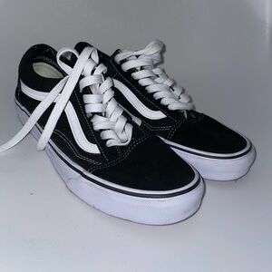 Vans Old Skool Shoe - size 8 (W)